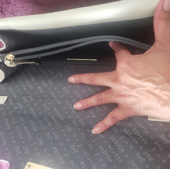 Handbag - Picture 2 of 3